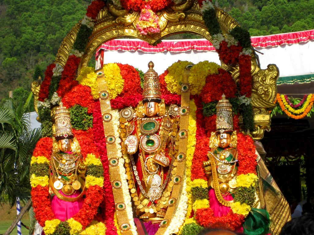 Thiruvenkatamudayan-1.JPG (293988 bytes)